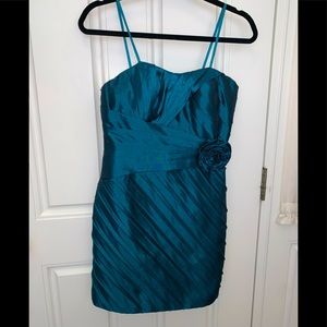 Dave & Johnny Juniors Formal Dress Size 3/4. Teal Satin
